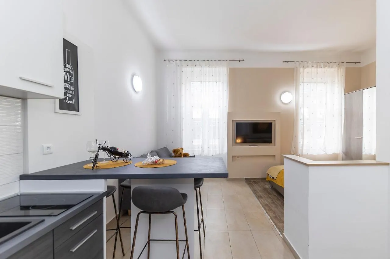 Guest house Apartments & Rooms Kolovare Beach 3, Zadar