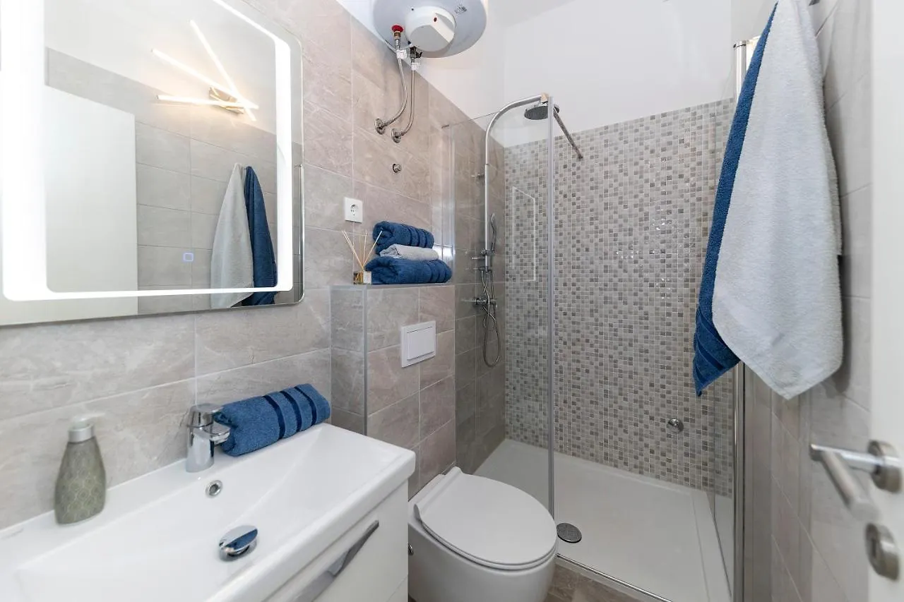 Apartments & Rooms Kolovare Beach 3, Ζαντάρ 3*,  Κροατία