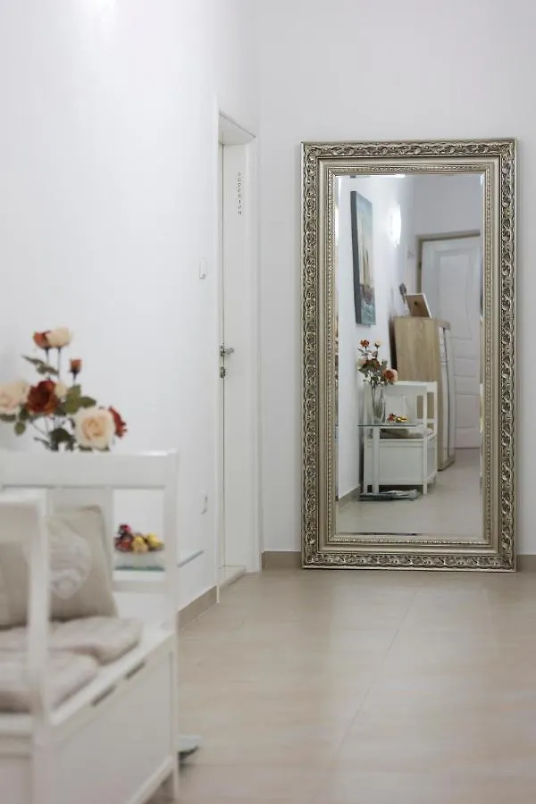 Apartments & Rooms Kolovare Beach 3, Zadar Guest house