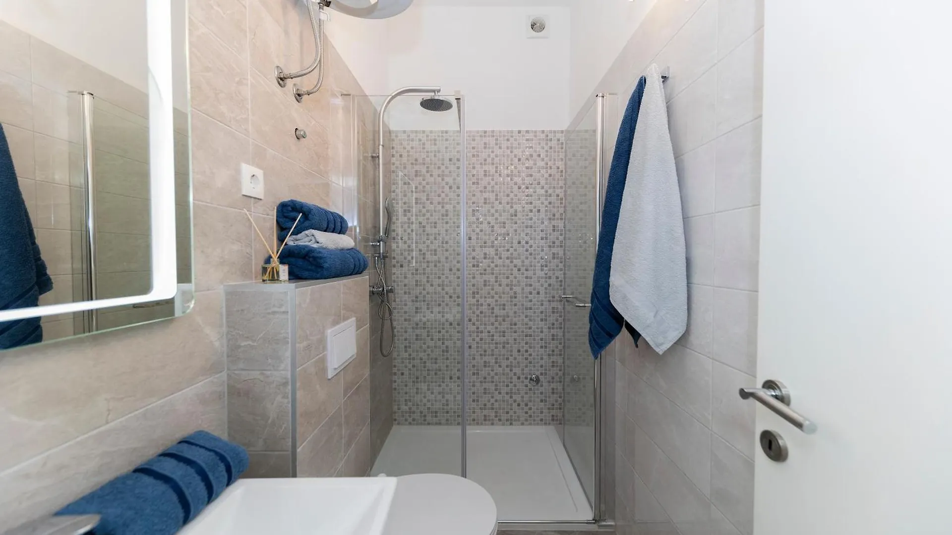 *** Guest house Apartments & Rooms Kolovare Beach 3, Zadar Croatia