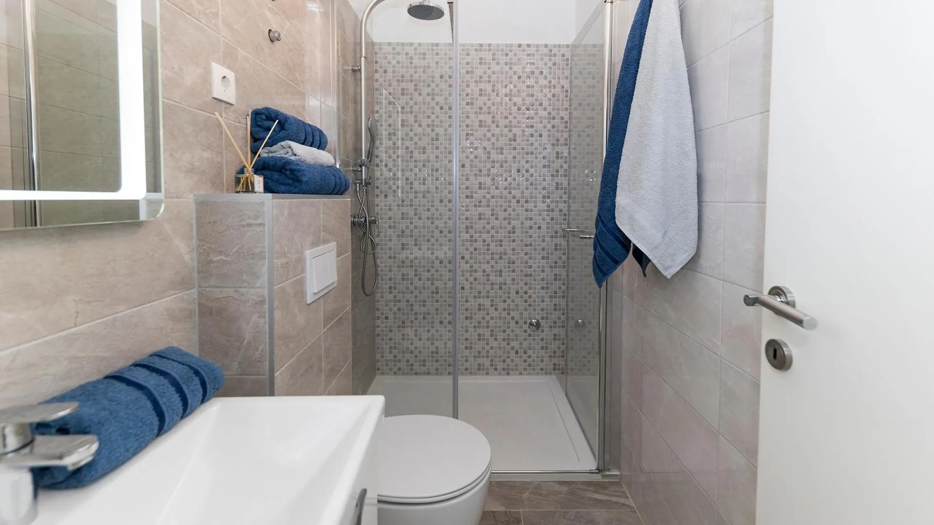 Apartments & Rooms Kolovare Beach 3, Zadar Guest house